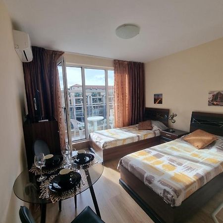Апартаменты Deluxe Admiral Plaza Солнечный берег Экстерьер фото