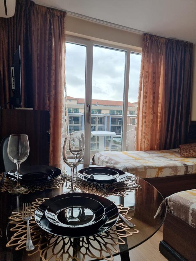 Апартаменты Deluxe Admiral Plaza Солнечный берег Экстерьер фото